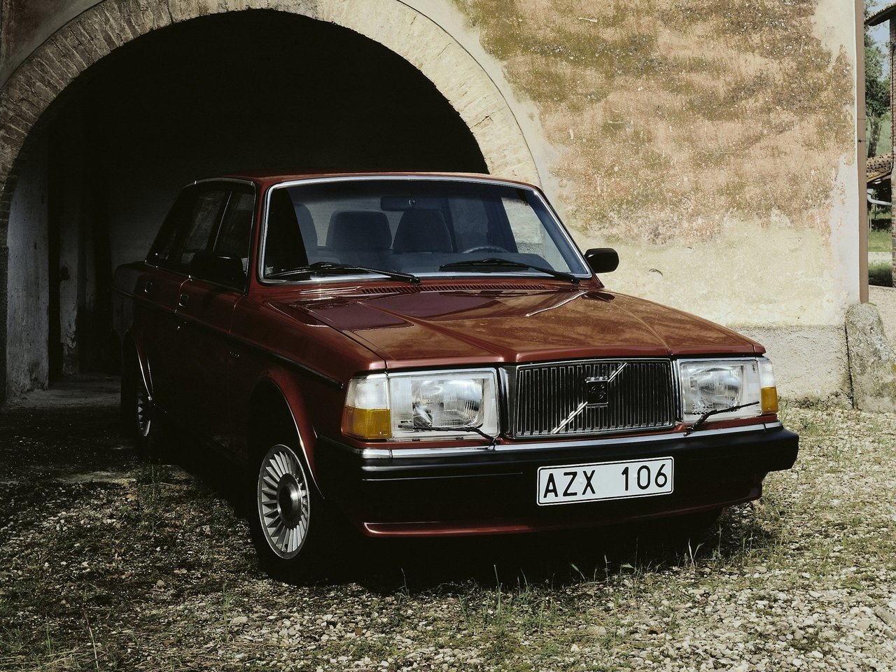 Volvo 260 Series 1974 – 1982