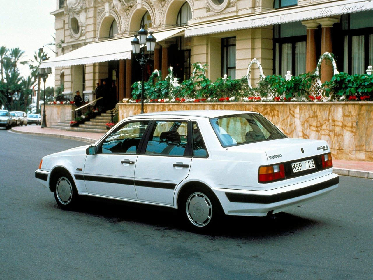 Volvo 460 Седан