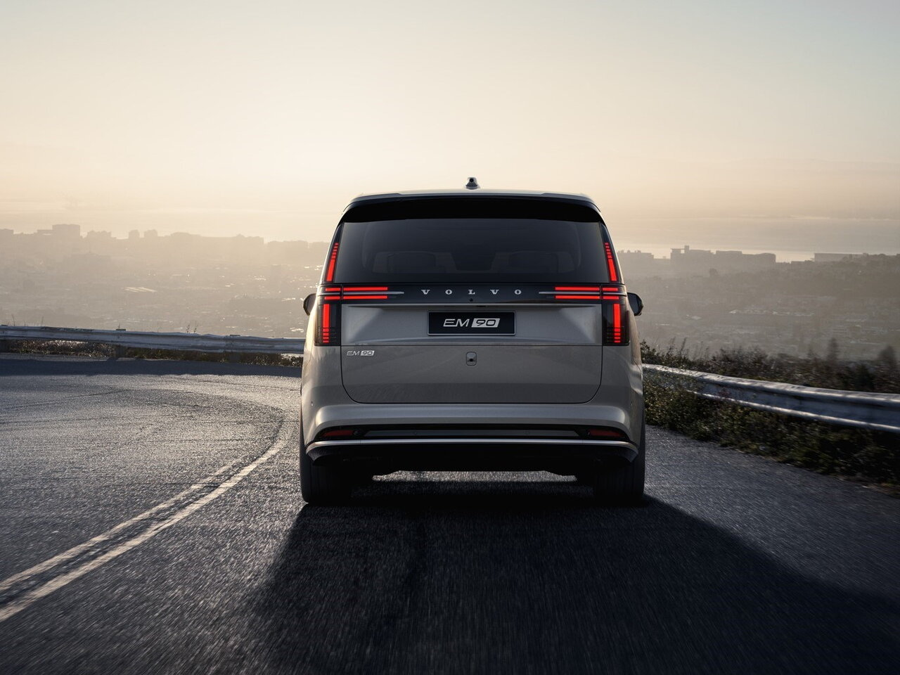 Volvo EM90 Минивэн