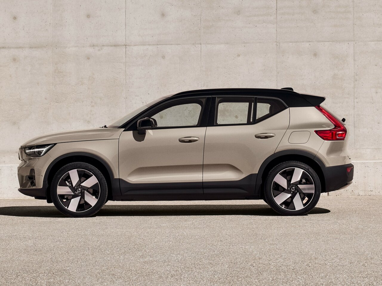 Volvo EX40 Внедорожник 5 дв.