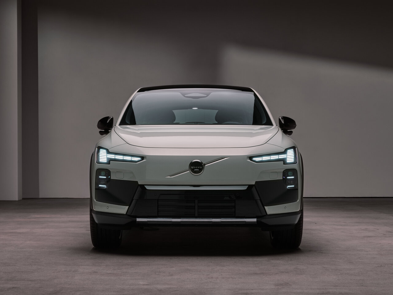 Volvo EX60 c 2026 года
