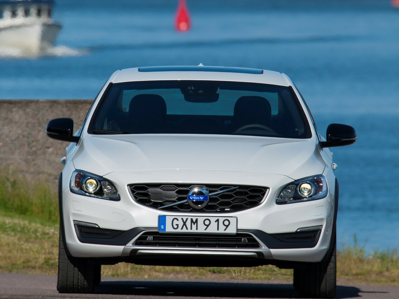 Volvo S60 Cross Country Седан