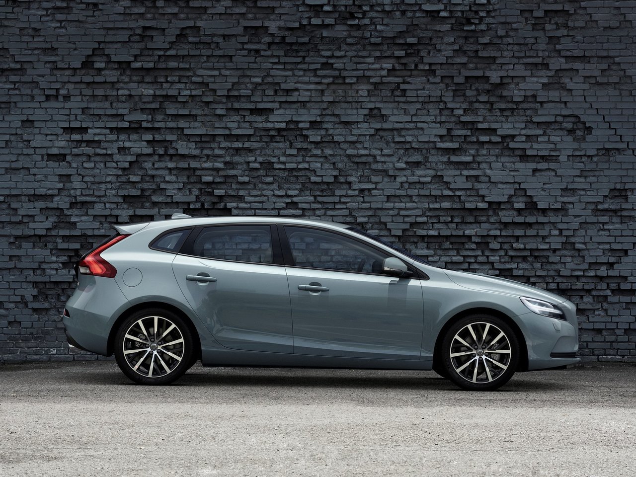 Volvo V40 II Рестайлинг