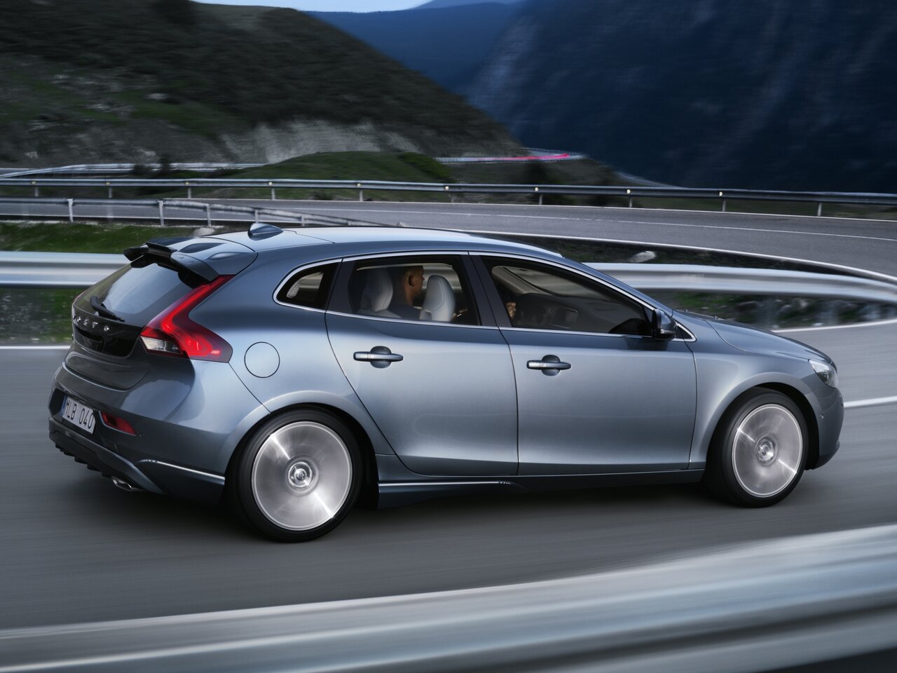 Volvo V40 II