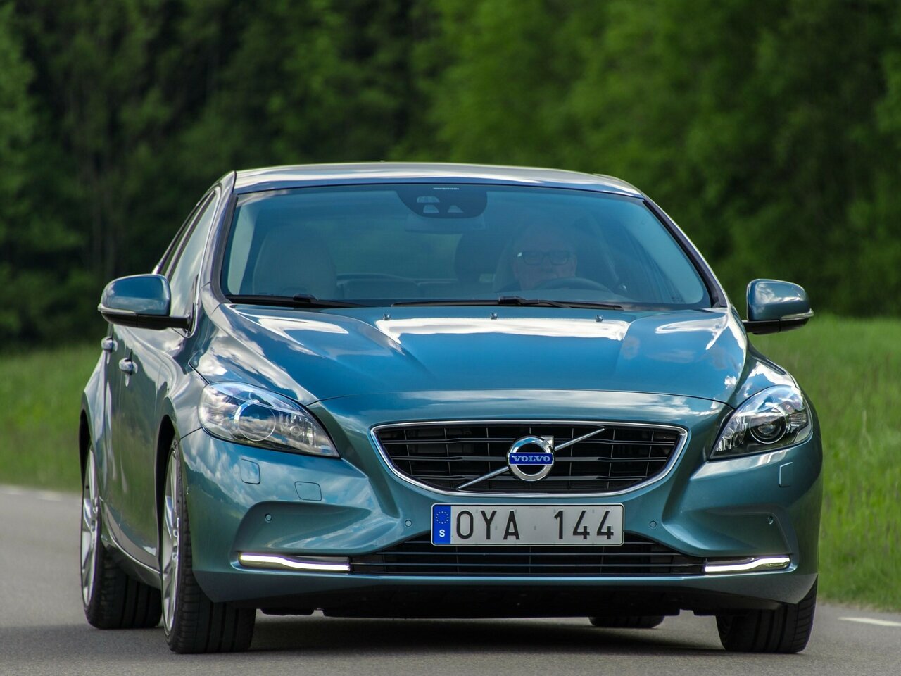 Volvo V40 II