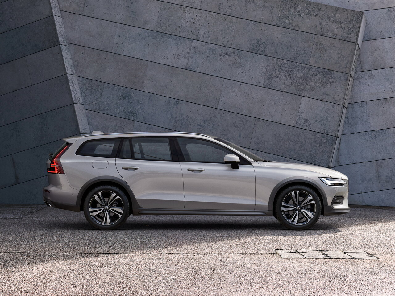 Volvo V60 Cross Country II