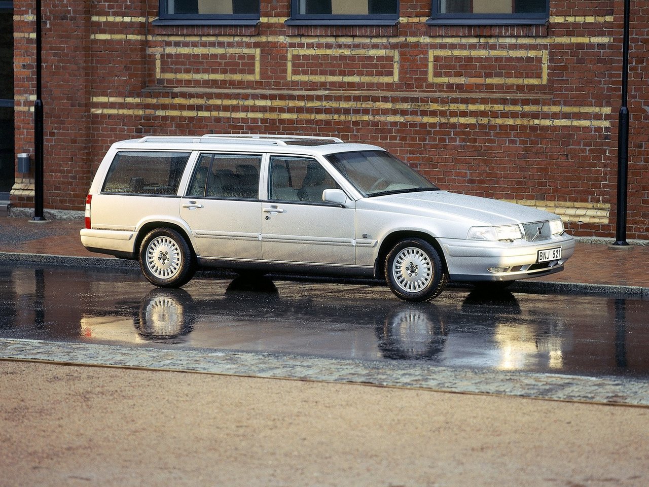 Volvo V90 I