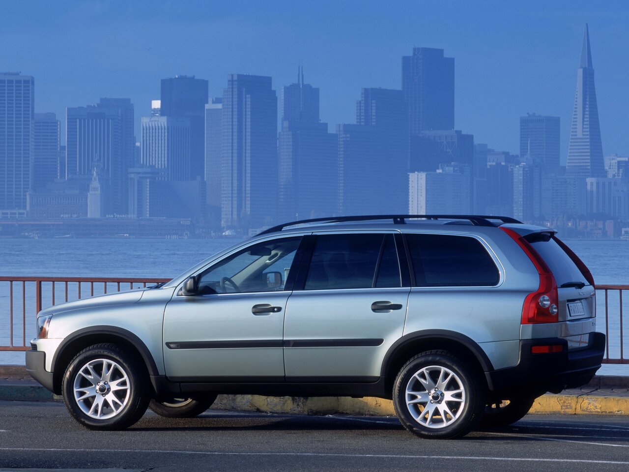 Volvo XC90 I