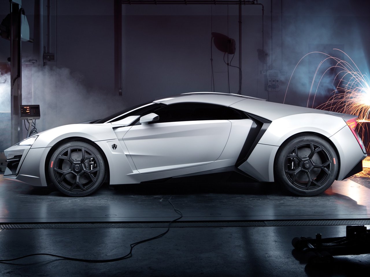 W Motors Lykan Hypersport Купе