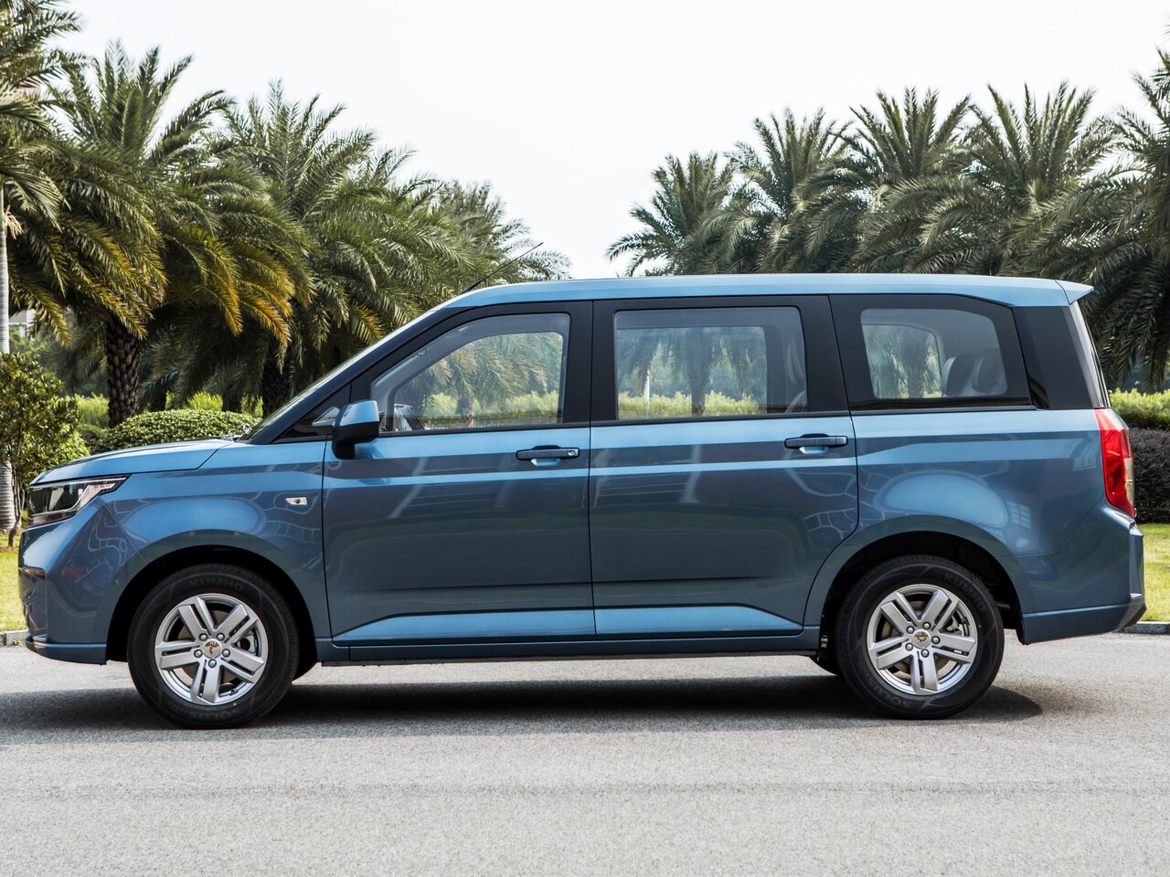 Wuling Hongguang Plus Компактвэн