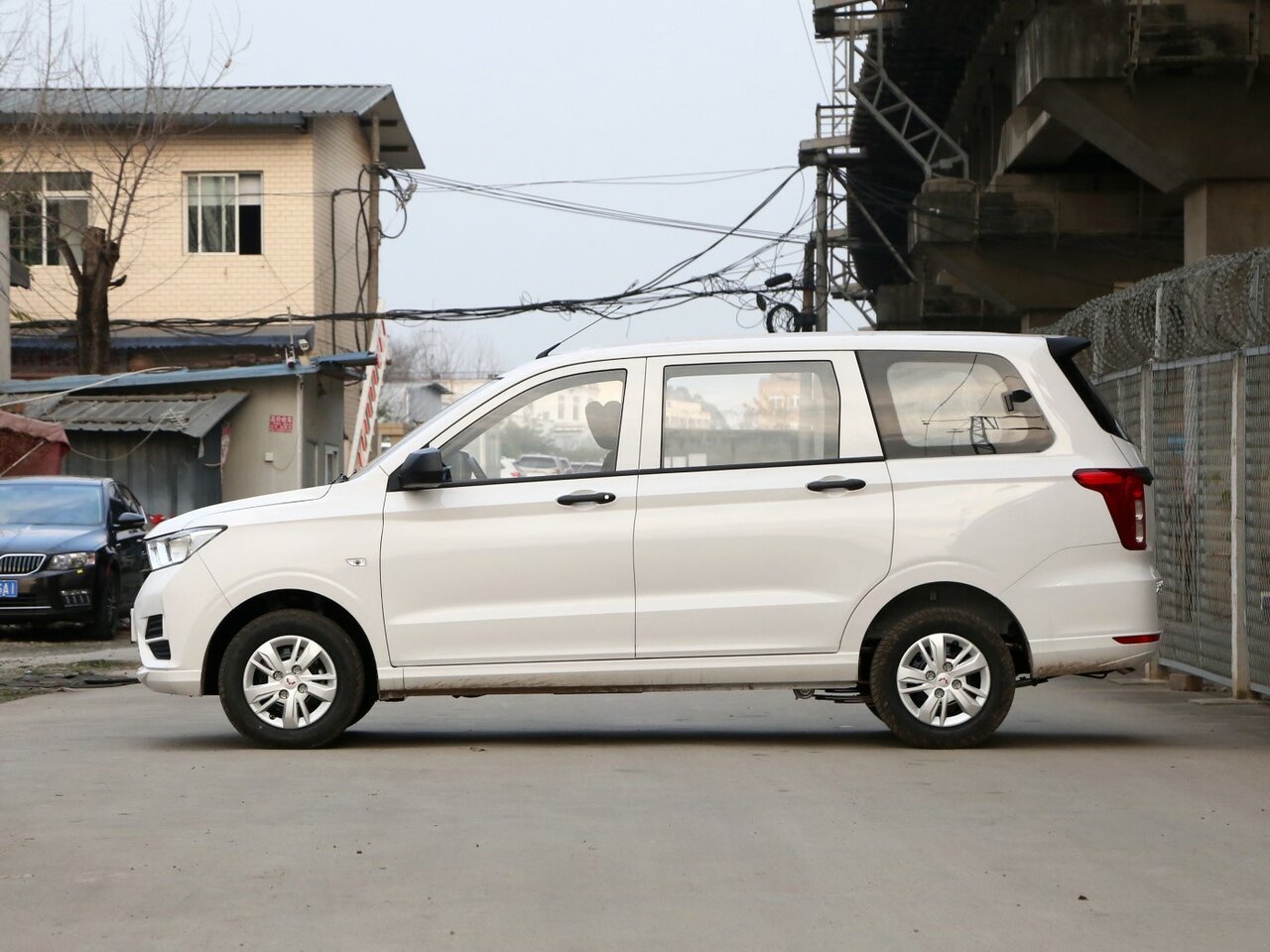 Wuling Hongguang S Компактвэн